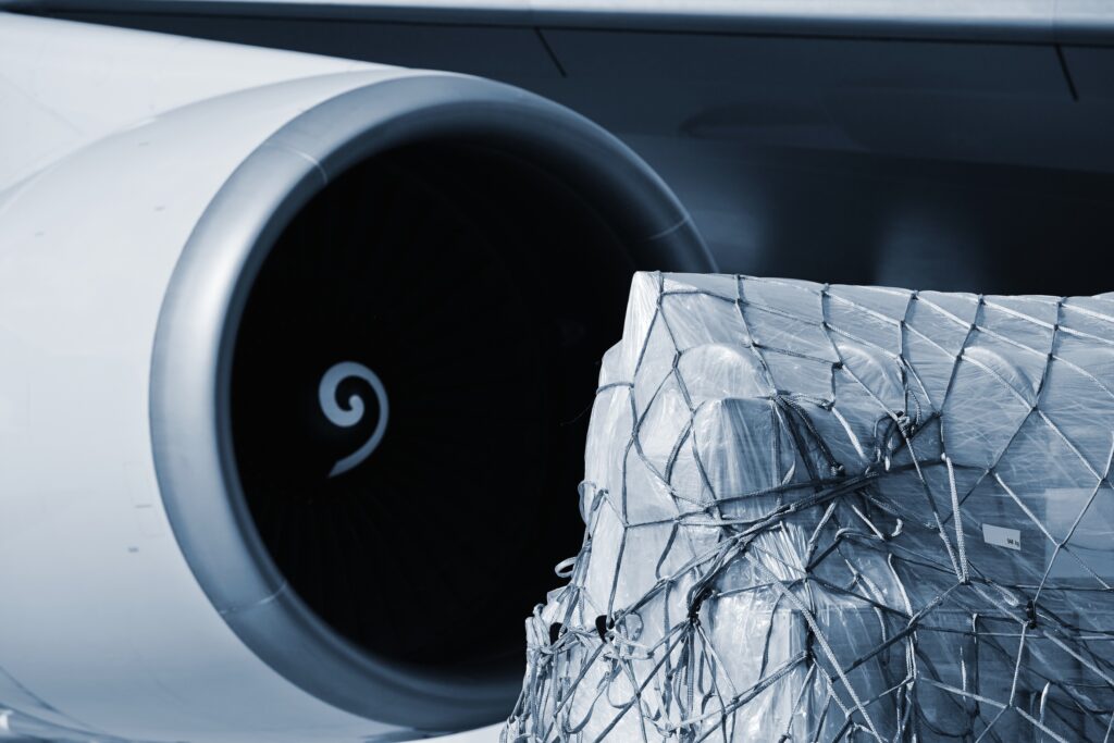 Flugzeugmotoren und Stückgut von Wackler
